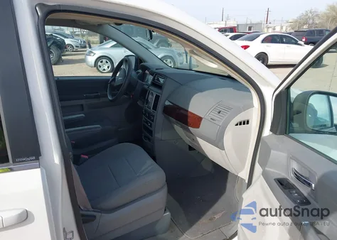 2010 Chrysler Town & Country Lx z USA, uszkodzony, nr VIN 2A4RR4DE3AR213780